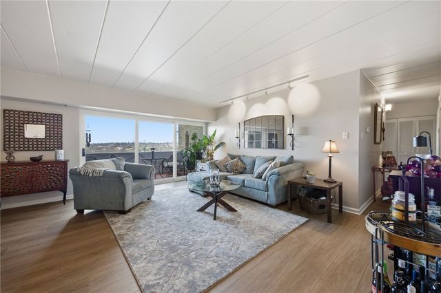 53 Highland Rd 401, Bethel Park, PA 15102