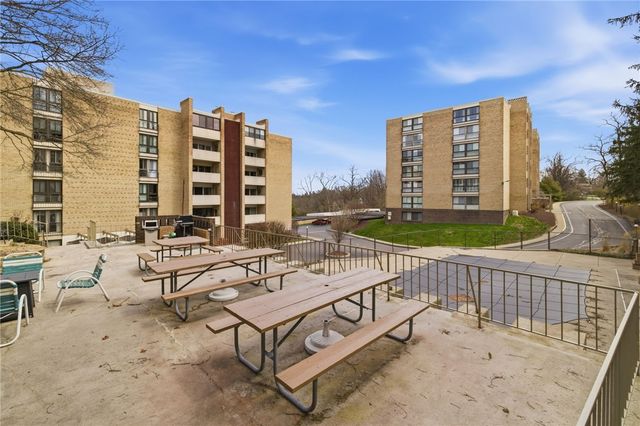 53 Highland Rd 401, Bethel Park, PA 15102