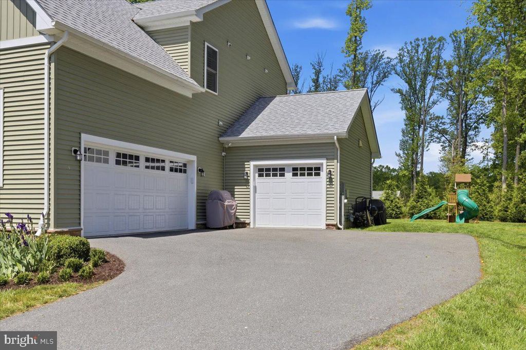 Image 3 of property listing at 402 RUYSCH LN, Gambrills, MD 21054