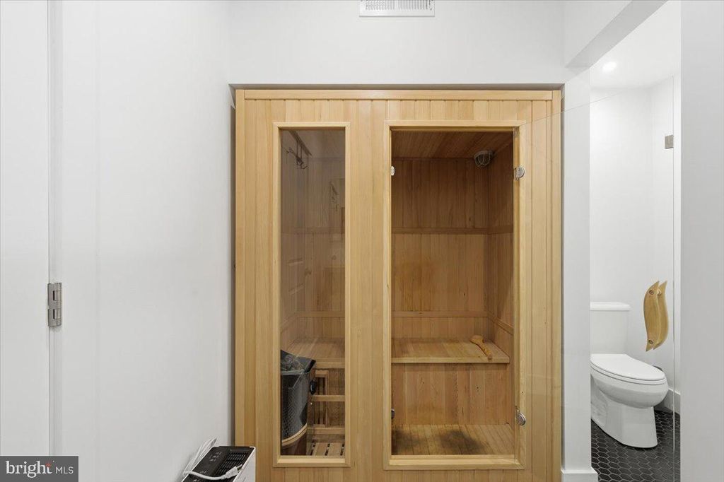 Image 45 of property listing at 402 RUYSCH LN, Gambrills, MD 21054