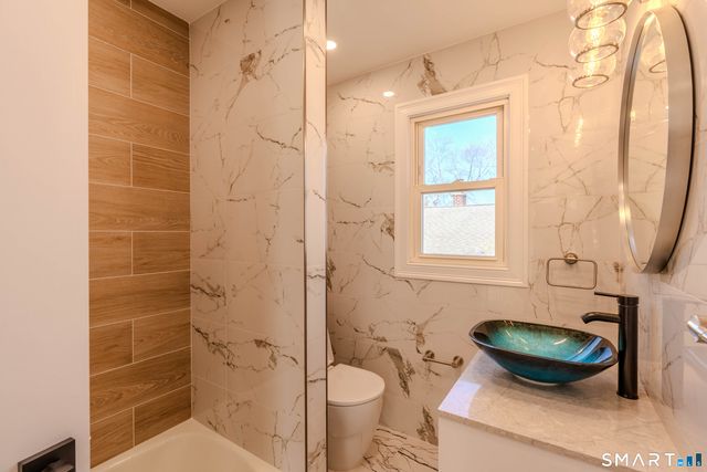 4 Robins Square East, Norwalk, CT 06854