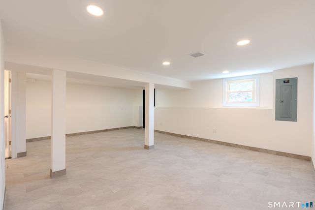 4 Robins Square East, Norwalk, CT 06854