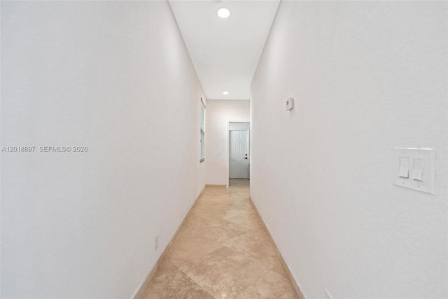 1666 Victoria Pointe Cir, Weston, FL 33327