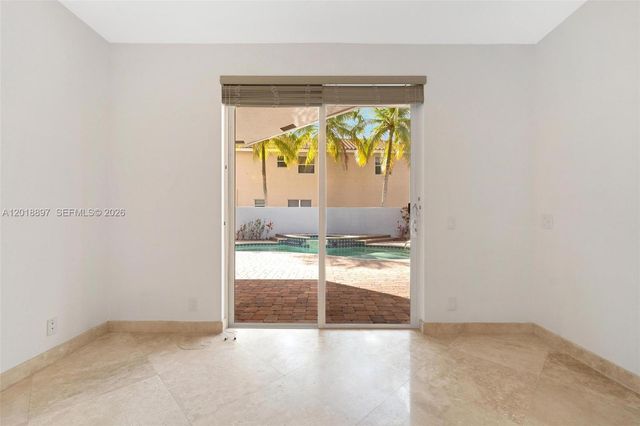 1666 Victoria Pointe Cir, Weston, FL 33327