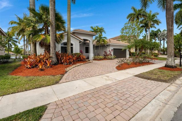 1666 Victoria Pointe Cir, Weston, FL 33327