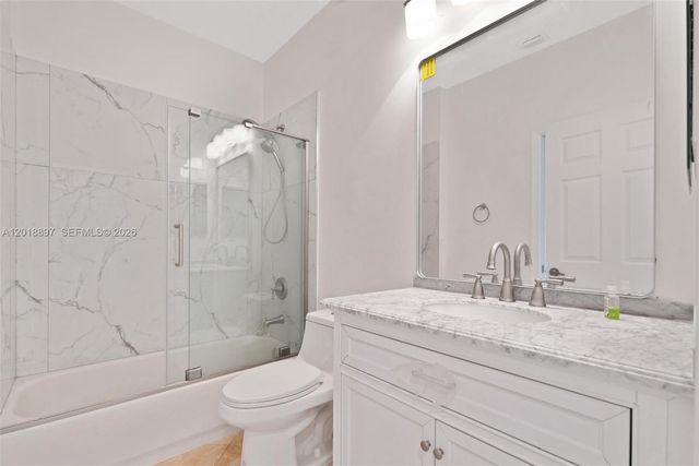 1666 Victoria Pointe Cir, Weston, FL 33327