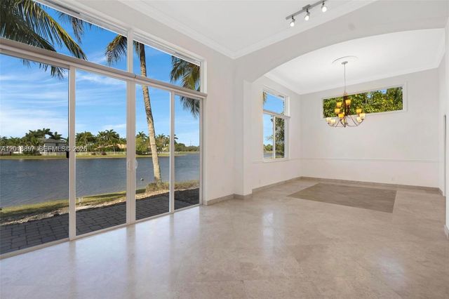 1666 Victoria Pointe Cir, Weston, FL 33327
