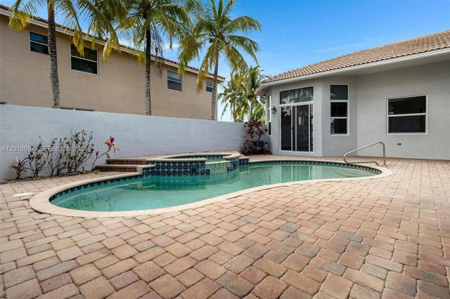 1666 Victoria Pointe Cir, Weston, FL 33327