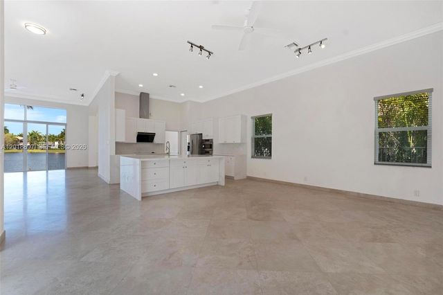 1666 Victoria Pointe Cir, Weston, FL 33327