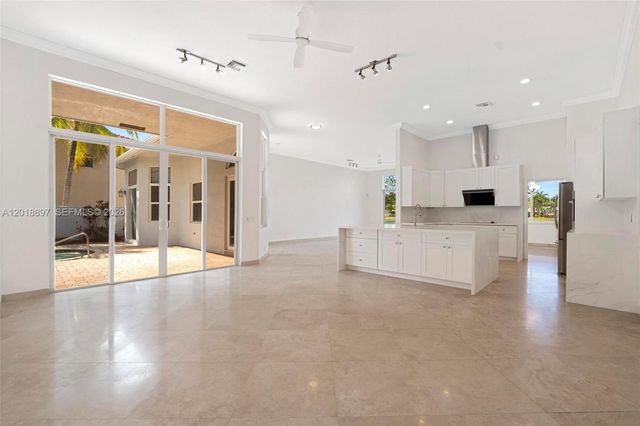 1666 Victoria Pointe Cir, Weston, FL 33327