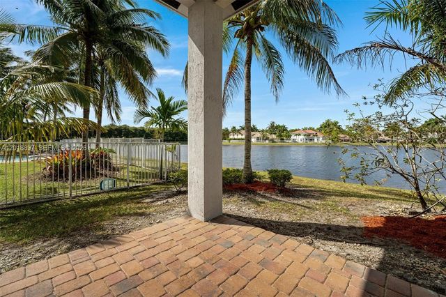 1666 Victoria Pointe Cir, Weston, FL 33327