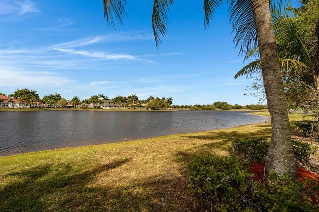 1666 Victoria Pointe Cir, Weston, FL 33327