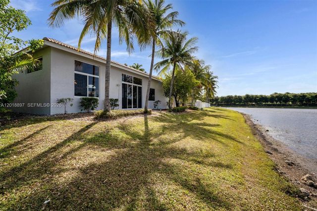 1666 Victoria Pointe Cir, Weston, FL 33327