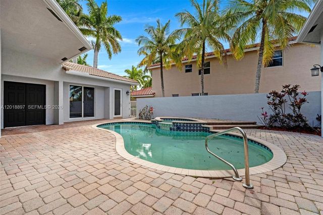 1666 Victoria Pointe Cir, Weston, FL 33327