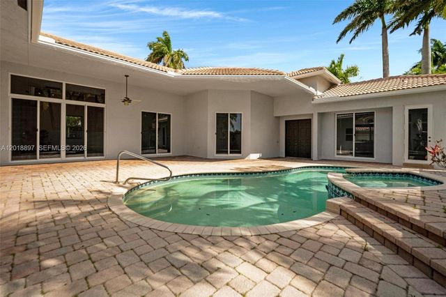 1666 Victoria Pointe Cir, Weston, FL 33327