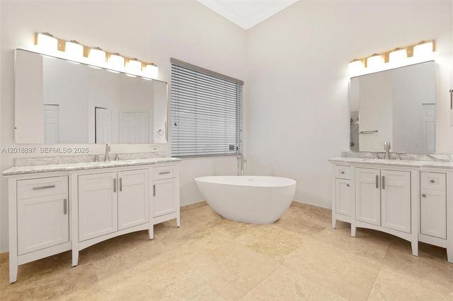 1666 Victoria Pointe Cir, Weston, FL 33327