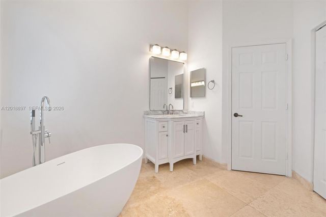 1666 Victoria Pointe Cir, Weston, FL 33327