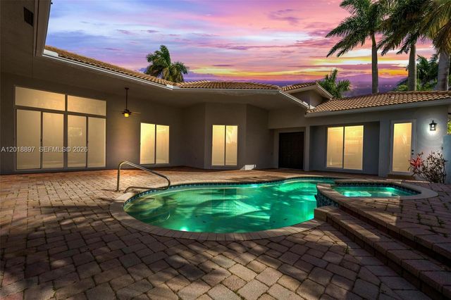 1666 Victoria Pointe Cir, Weston, FL 33327