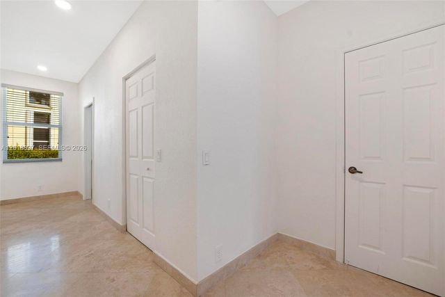 1666 Victoria Pointe Cir, Weston, FL 33327