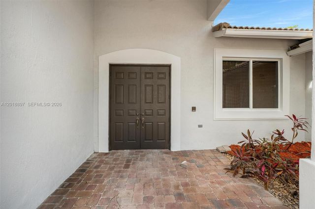 1666 Victoria Pointe Cir, Weston, FL 33327