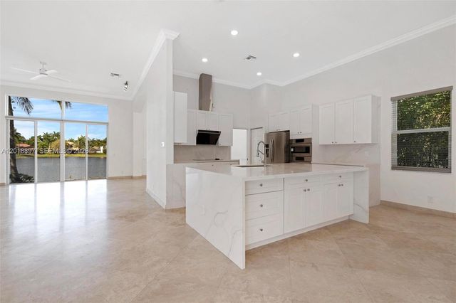 1666 Victoria Pointe Cir, Weston, FL 33327
