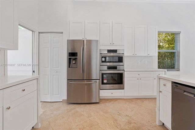 1666 Victoria Pointe Cir, Weston, FL 33327
