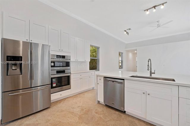 1666 Victoria Pointe Cir, Weston, FL 33327
