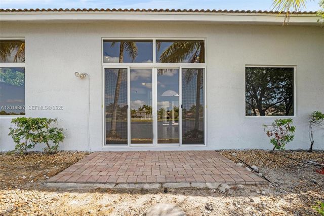 1666 Victoria Pointe Cir, Weston, FL 33327