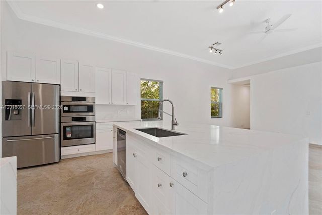 1666 Victoria Pointe Cir, Weston, FL 33327