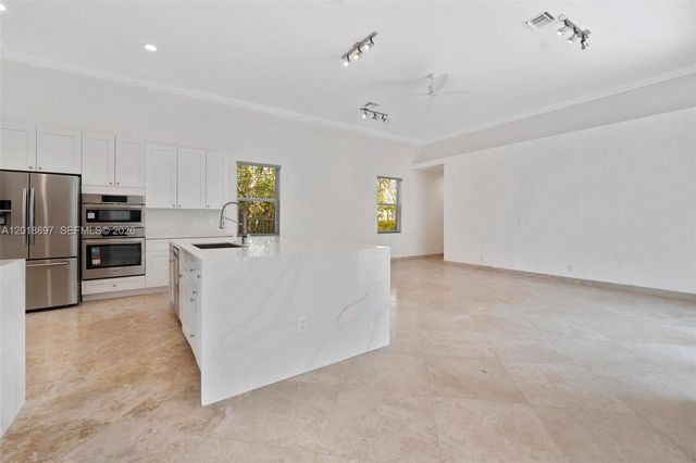 1666 Victoria Pointe Cir, Weston, FL 33327