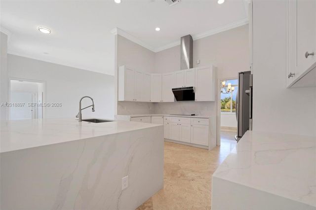 1666 Victoria Pointe Cir, Weston, FL 33327