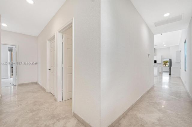 1666 Victoria Pointe Cir, Weston, FL 33327