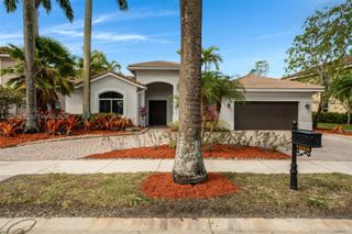 1666 Victoria Pointe Cir, Weston, FL 33327