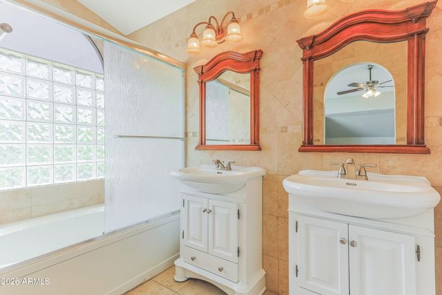 307 S OCEAN Drive, Gilbert, AZ 85233