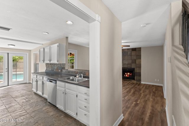 307 S OCEAN Drive, Gilbert, AZ 85233