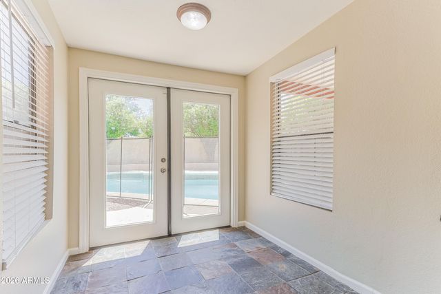307 S OCEAN Drive, Gilbert, AZ 85233