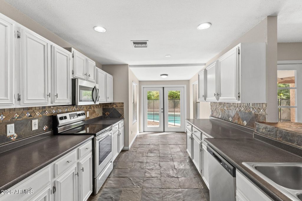 307 S OCEAN Drive, Gilbert, AZ 85233 — photo 4