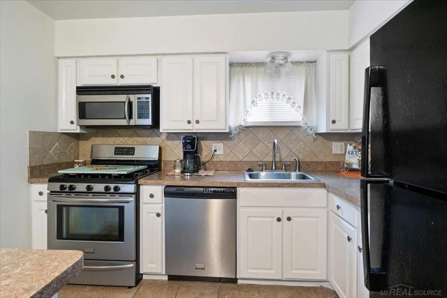 35980 Carlisle Street, Clinton Twp, MI 48035