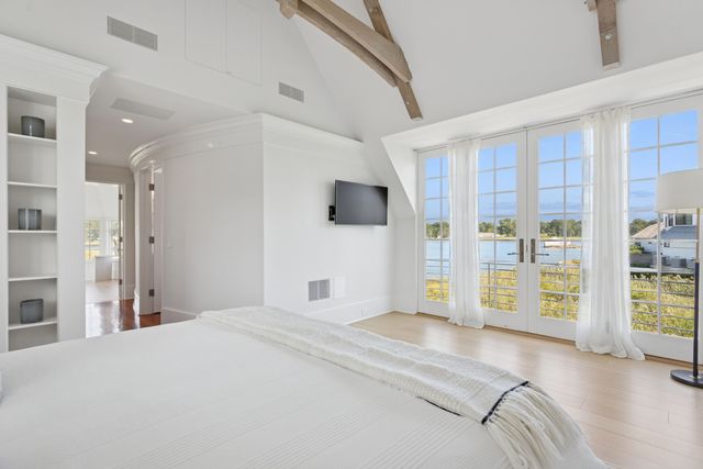 32 Edgewater Hillside, Westport, CT 06880