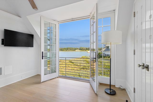 32 Edgewater Hillside, Westport, CT 06880