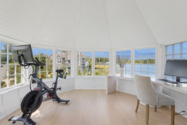 32 Edgewater Hillside, Westport, CT 06880