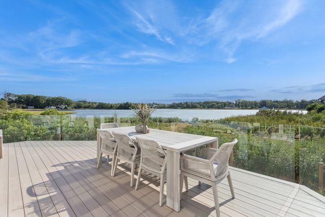 32 Edgewater Hillside, Westport, CT 06880