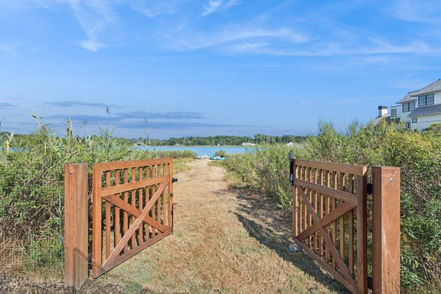 32 Edgewater Hillside, Westport, CT 06880