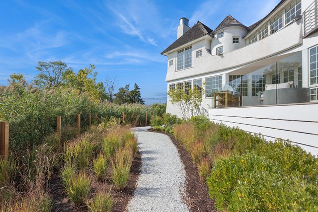 32 Edgewater Hillside, Westport, CT 06880