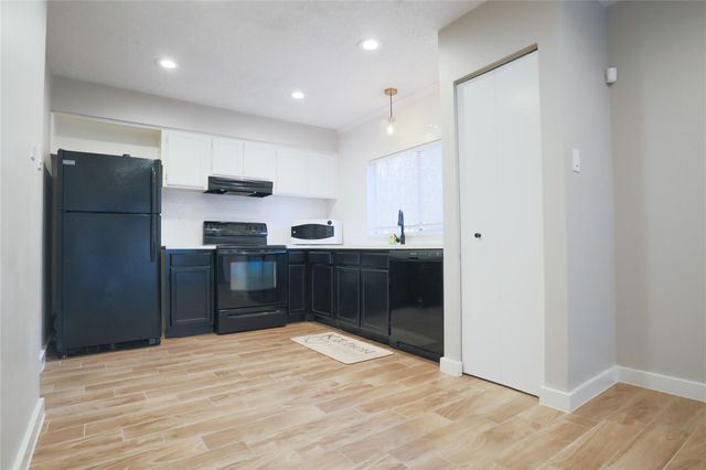 2707 S S Millbend Drive, Spring, TX 77380