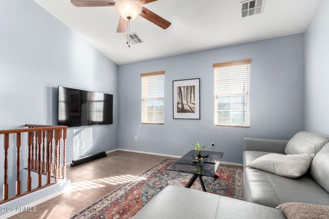 2257 E HUNTINGTON Drive, Phoenix, AZ 85040