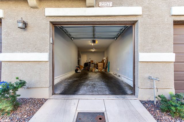 2257 E HUNTINGTON Drive, Phoenix, AZ 85040