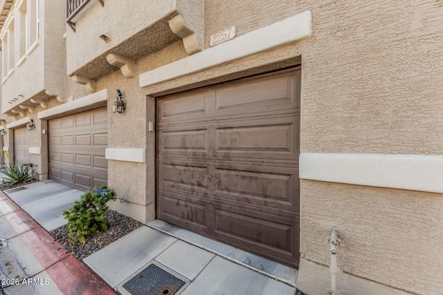 2257 E HUNTINGTON Drive, Phoenix, AZ 85040