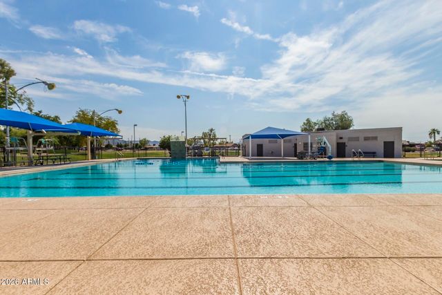 2257 E HUNTINGTON Drive, Phoenix, AZ 85040