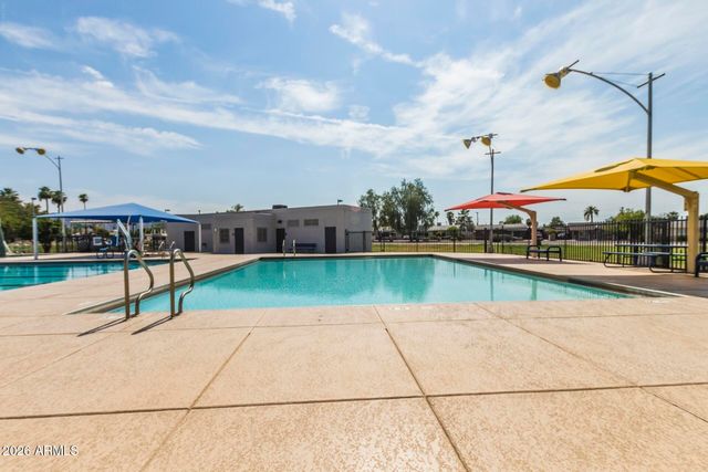 2257 E HUNTINGTON Drive, Phoenix, AZ 85040